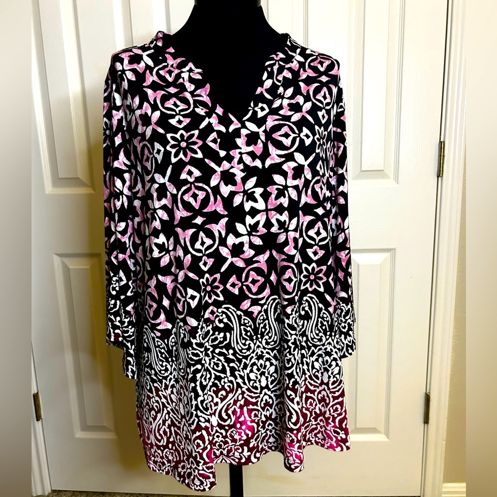 Susan Graver floral geometric tunic top. Size 1XP. NWOTGS.